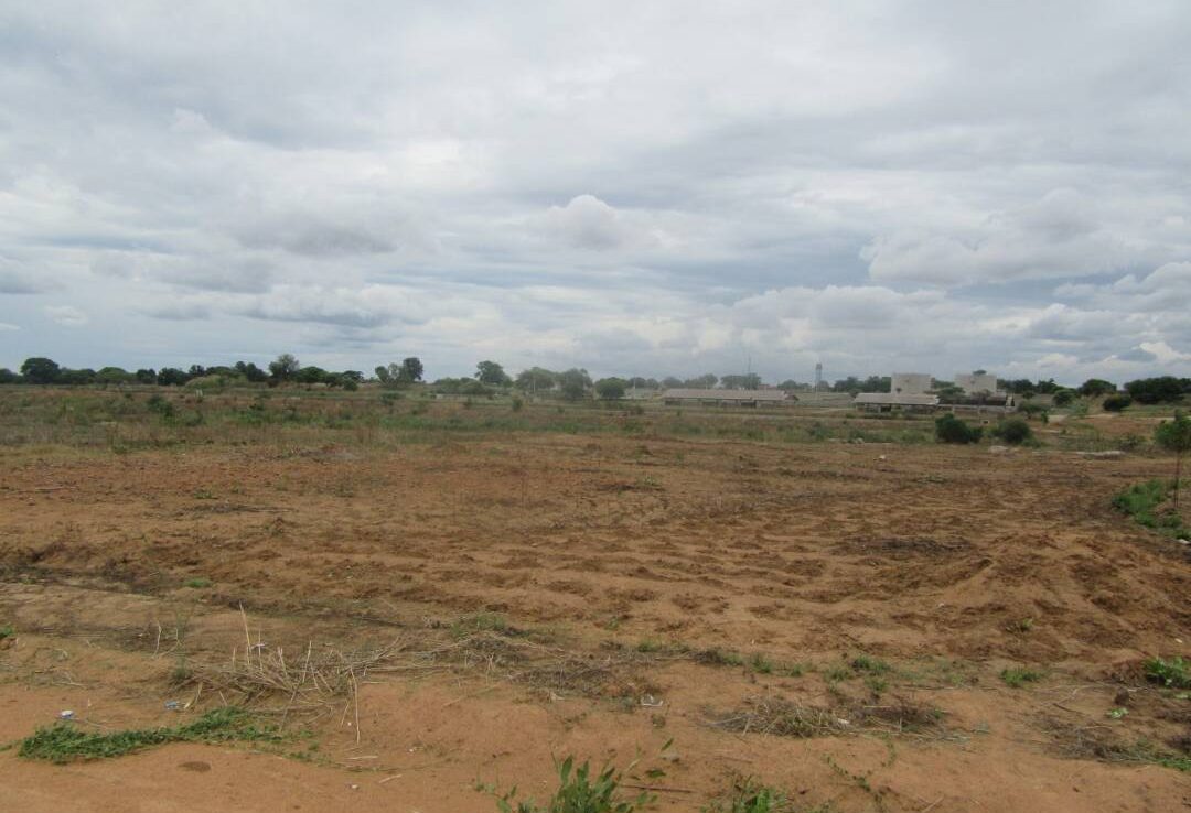 CHITUNGWIZA INDUSTRIAL STAND FOR SALE BEHIND SURFACE INDUSTRIES