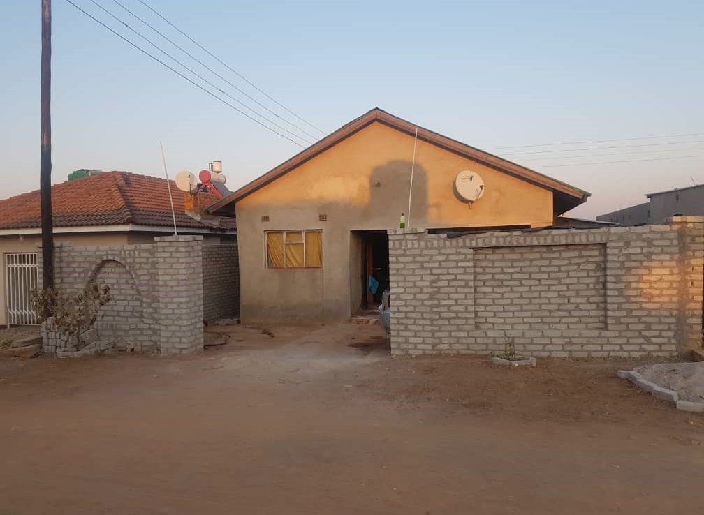 RUWA DAMAFALLS PHASE 4 HOUSE FOR SALE RENOVATORS DELIGHT ShonaHome