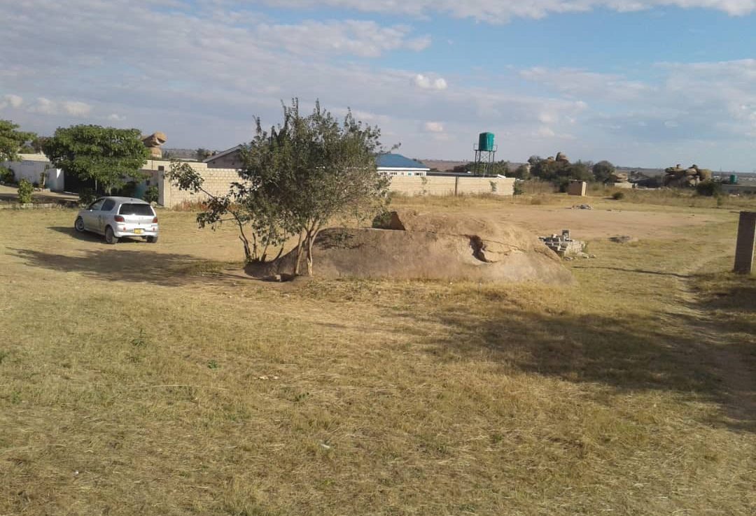 CHITUNGWIZA ALONG CHITUNGWIZA RD INDUSTRIAL STAND FOR SALE ShonaHome