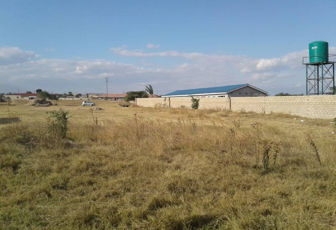 CHITUNGWIZA ALONG CHITUNGWIZA RD INDUSTRIAL STAND FOR SALE ShonaHome