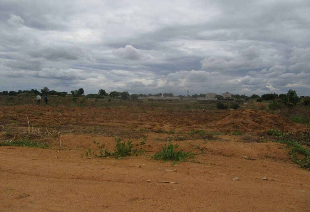 CHITUNGWIZA INDUSTRIAL STAND FOR SALE BEHIND SURFACE INDUSTRIES