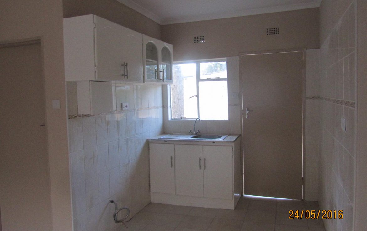 2 Bedroom Garden Flat / Garden Flat to rent in Waterfalls (Parktown) ShonaHome