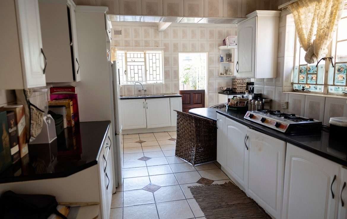 In Sunridge SUPER House for sale ShonaHome