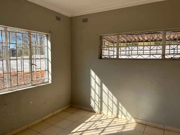 2 bed cottage with ceramic tiles n ceiling, big rooms - ShonaHome